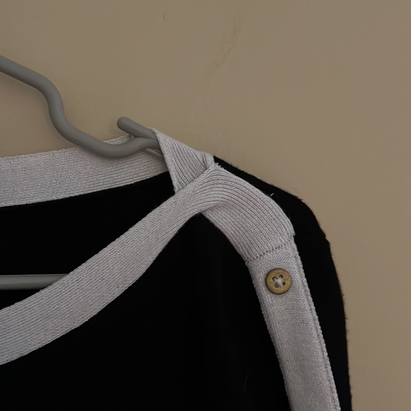 ▪️CB Established 1962: Black scoop sweater, quarter sleeve, white button trim, L - Picture 8 of 10